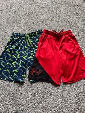 2 Pairs of Under Armour Red and Black Kids Athletic Shorts Size Youth Medium